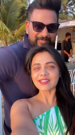 Prarthana Behere Instagram - मेरी तरफ आता हर ग़म फिसल जाए 
आँखों मे तुम को भरूं 
बिन बोले बातें तुमसे करूँ 
गर तुम साथ हो !!!!
Happy birthday my world…. @abhishekjawkar 
#happybirthdayhubby #iloveyou #💜