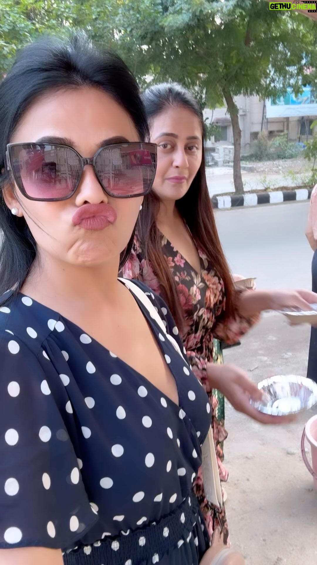 Prarthana Behere Instagram - Panipuri, golgappa,puchaka,patashe ….. pure happiness…. What say ????? #icandieforit #purelove #prem #panipurilove #foodlover #vadodara #mynativeland #roadsidefood