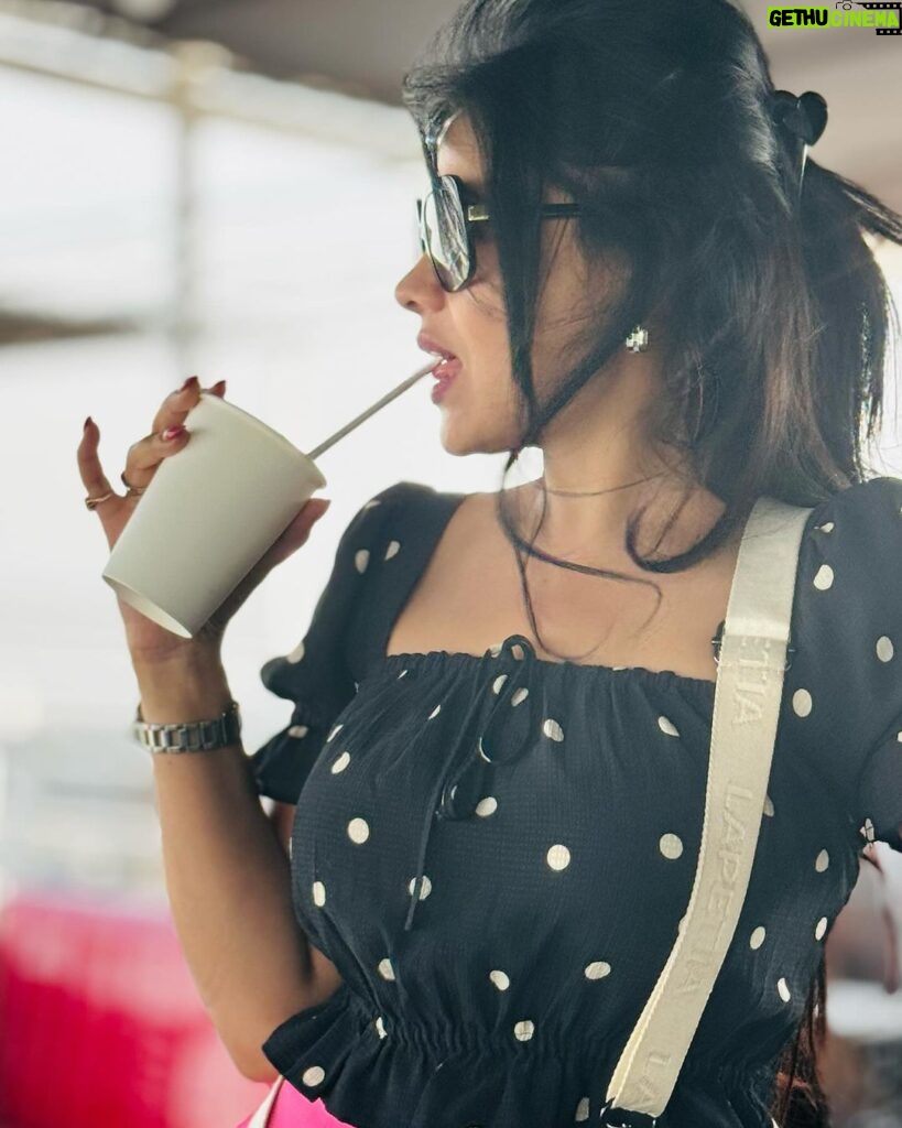 Prarthana Behere Instagram - Coffee please !!!!!!! #loveforcoffee #love #♾ #🤎