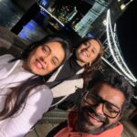 Prarthana Behere Instagram – आपली मैत्री सुरू झाली ती फोटो साठी उधार घेतलेल्या तुझ्या trolley bag पासून का मग.. London मधे तू पाजलेल्या पहिल्या black-coffee पासून…
छे.. छे.. आपली मैत्री सुरू झाली ती, “तू” दिग्दर्शन करत असलेल्या आणि संजू दादाने dop म्हणून काम केलेल्या “reels” 📸 पासून .
ज्यात मी, शिवानी सुर्वे, संजय नार्वेकर सर, अभिनय बेर्डे , संजू दादा अश्या कलाकारांनी career ला जरासं statue देऊन, आयुष्यातला खरा आनंद शोधला. 🤩🤩🤩
आपल्या सगळ्यांना बांधून ठेवणारा “मैत्रीचा धागा” एखाद्या “दोऱ्याच्या रिळ” मधे नसून “instaच्या रील” मधे आहे हा शोध तुझाच.
(wow मला काय वाक्य सुचलंय बघ! आत्ता सोबत असतीस तर म्हणाली असतीस ह्यावर काहीतरी reel करू यार)
तुझ्या बाबतीत मला एका गोष्टीचं कायम कौतुक वाटतं तू किती “सोपं” करुन घेतलं आहेस स्वतःला यार.
मित्र सोबत असताना मज्जा करणाऱ्या आणि जेव्हा फक्त स्वतः सोबत असतेस तेंव्हां जरा जास्त मज्जा करणाऱ्या मैत्रीणे तुला happy birthday आणि खूप प्रेम ❤️
@teamkushalbadrikeofficial