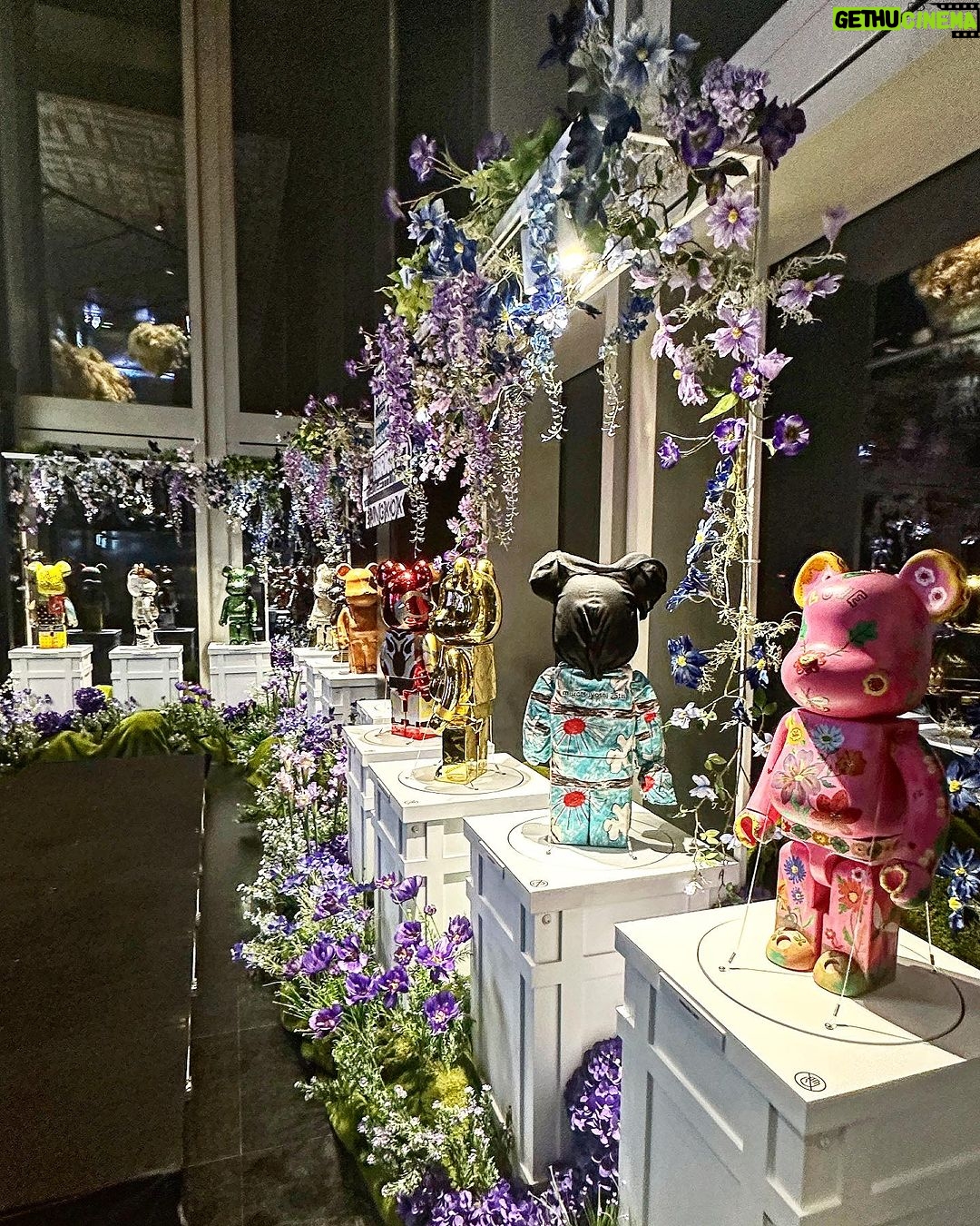 Preechaya Pongthananikorn Instagram - สวยๆ และ rare ทั้งนั้นเบยย #BEARBRICKWORLDWIDETOUR3 #BWWT3 #BearBrickMahanakhon #KingPowerMahanakhon #MEDICOMTOY Kingpower Mahanakorn Skywalk