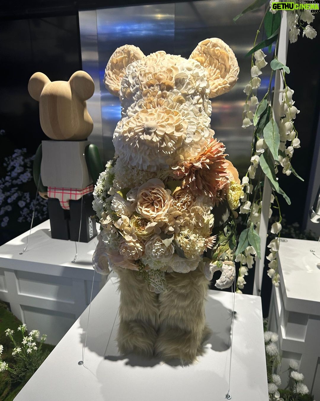 Preechaya Pongthananikorn Instagram - สวยๆ และ rare ทั้งนั้นเบยย #BEARBRICKWORLDWIDETOUR3 #BWWT3 #BearBrickMahanakhon #KingPowerMahanakhon #MEDICOMTOY Kingpower Mahanakorn Skywalk