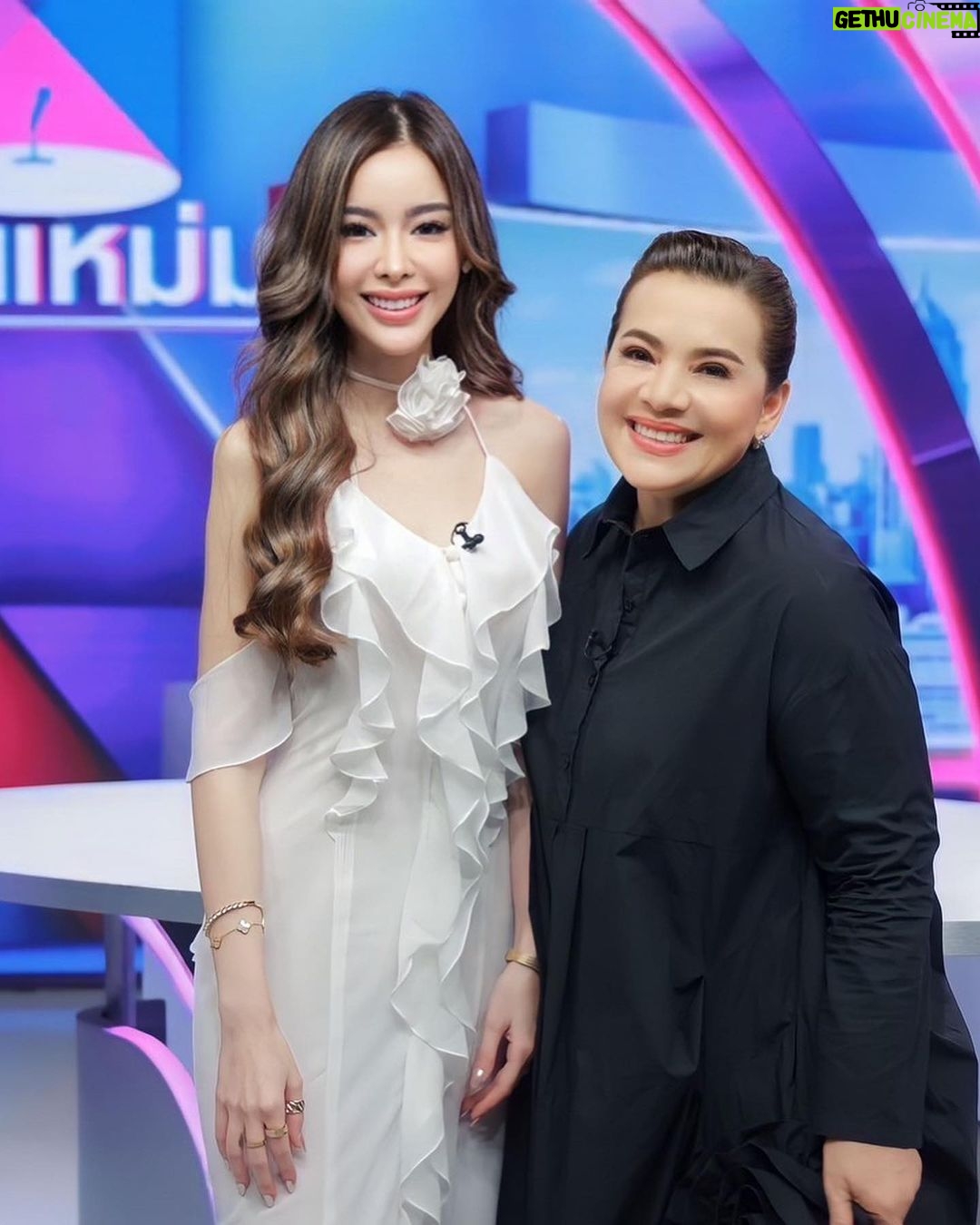 Preechaya Pongthananikorn Instagram - ขอบคุณรายการ โต๊ะหนูแหม่มนะคะ ☺️❤️🙏🏻 Workpoint Entertainment Studio