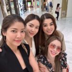 Preechaya Pongthananikorn Instagram - สาว สาว สาว สาว 💙💙😍😍 หาตัวจับยากนะคะ บอกเลย sometimes talk to your sister is all the therapy u need love u all . . . . . . . #sisters #qualitytime #chitchattime #girls #loveislove #dine #fyp #daily #family#friendship #friends #happyday King Power Rangnam