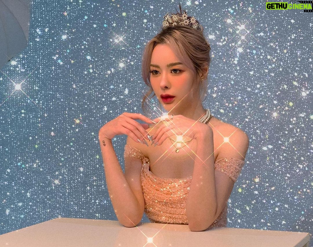 Preechaya Pongthananikorn Instagram - Bling Bling 💓💝💖✨ Shoot Dee Photography Services