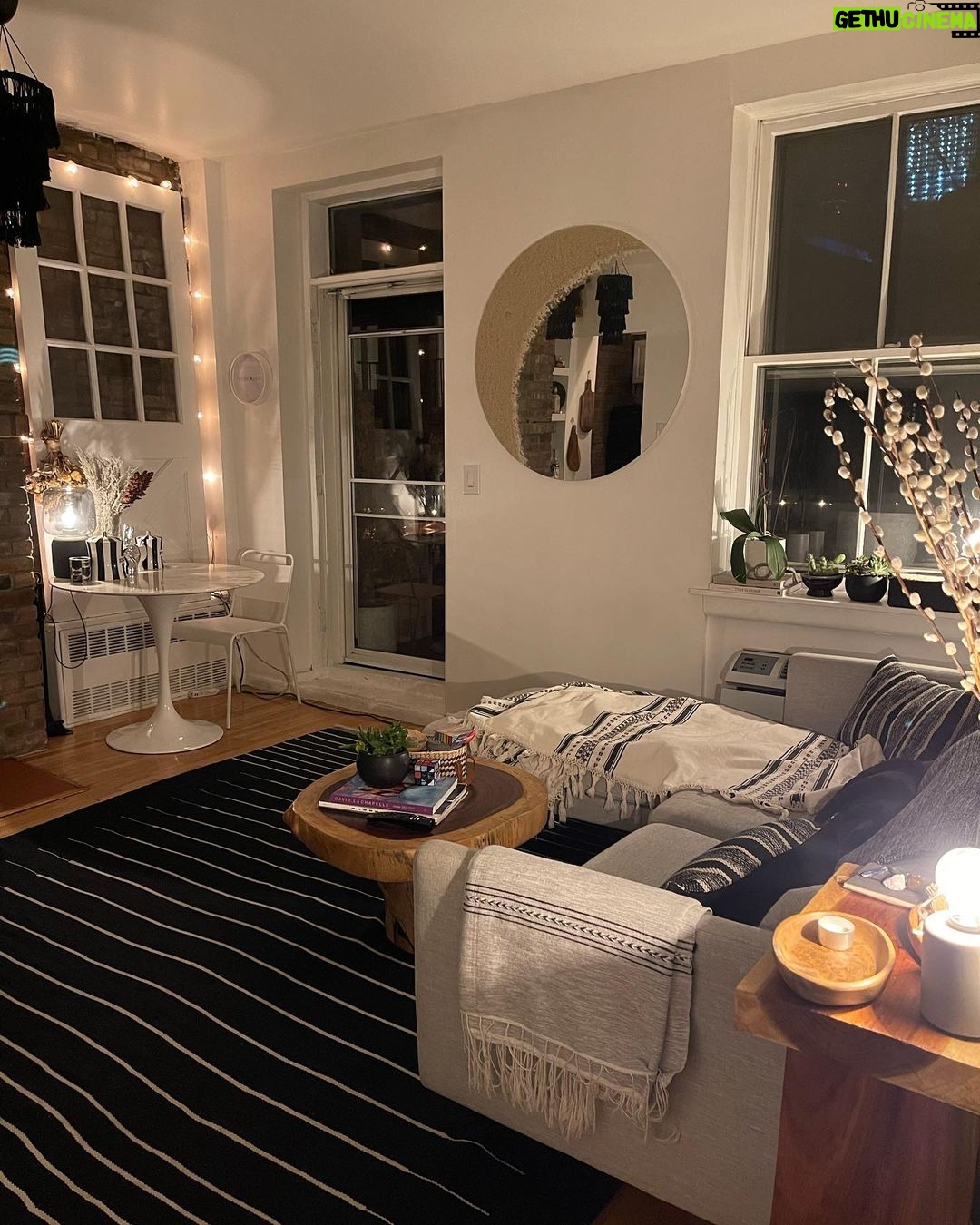 Preechaya Pongthananikorn Instagram - Cozy coZy πΊπΈπΏπ₯¨π π π―π²#newyorkcity #manhattan #chelsea Manhattan, New York