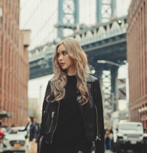 Preechaya Pongthananikorn Instagram - Up You just have to live and life will give you pictures #booklyn #brooklynbridge #newyorknewyork 🇺🇸❤️‍🔥🌉 Brooklyn, New York