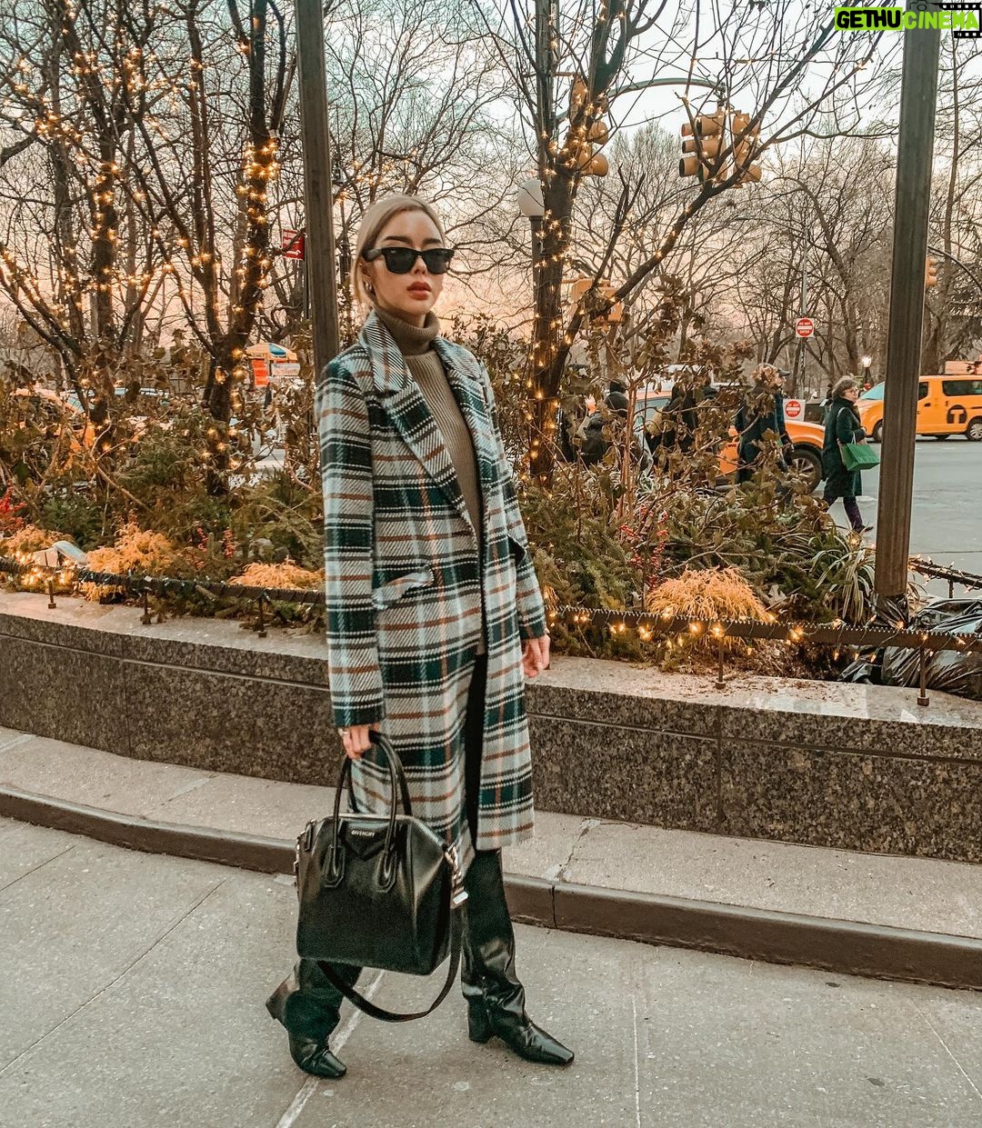 Preechaya Pongthananikorn Instagram - Learn the rules like a pro so you can break them like an artist. #ฉันมาทำอะไรที่นี่ทริป 🍃🌿 5th Ave, NYC