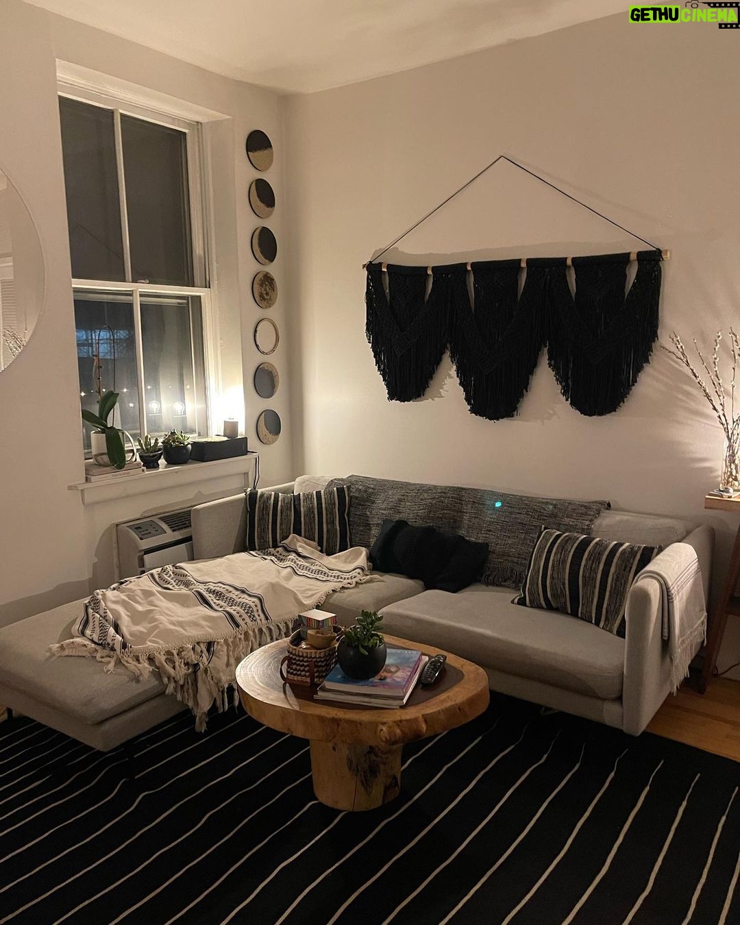 Preechaya Pongthananikorn Instagram - Cozy coZy πΊπΈπΏπ₯¨π π π―π²#newyorkcity #manhattan #chelsea Manhattan, New York