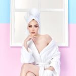 Preechaya Pongthananikorn Instagram - ผิวสวยๆ ก็เลือกที่จะมีได้น้าาไอซ์ใช้อะไรอาบน้ำน้าาาา ?? 💖💕💖⚡️✨