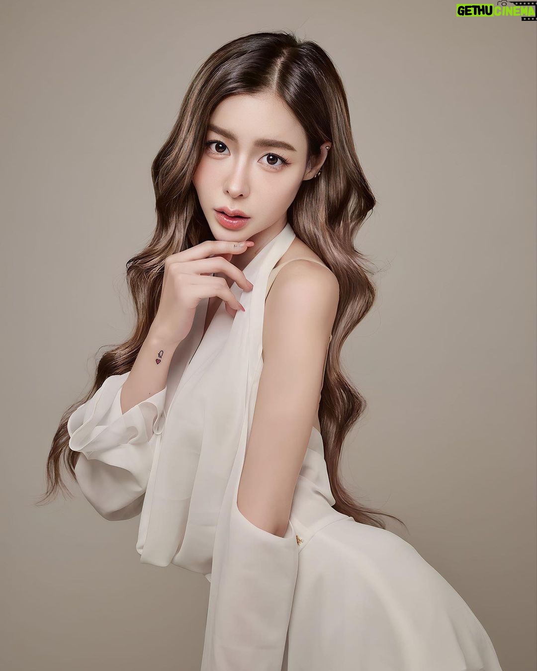 Preechaya Pongthananikorn Instagram - Shanooze 🕰️⏰⏳⏲️⏱️ Ploysang Studio