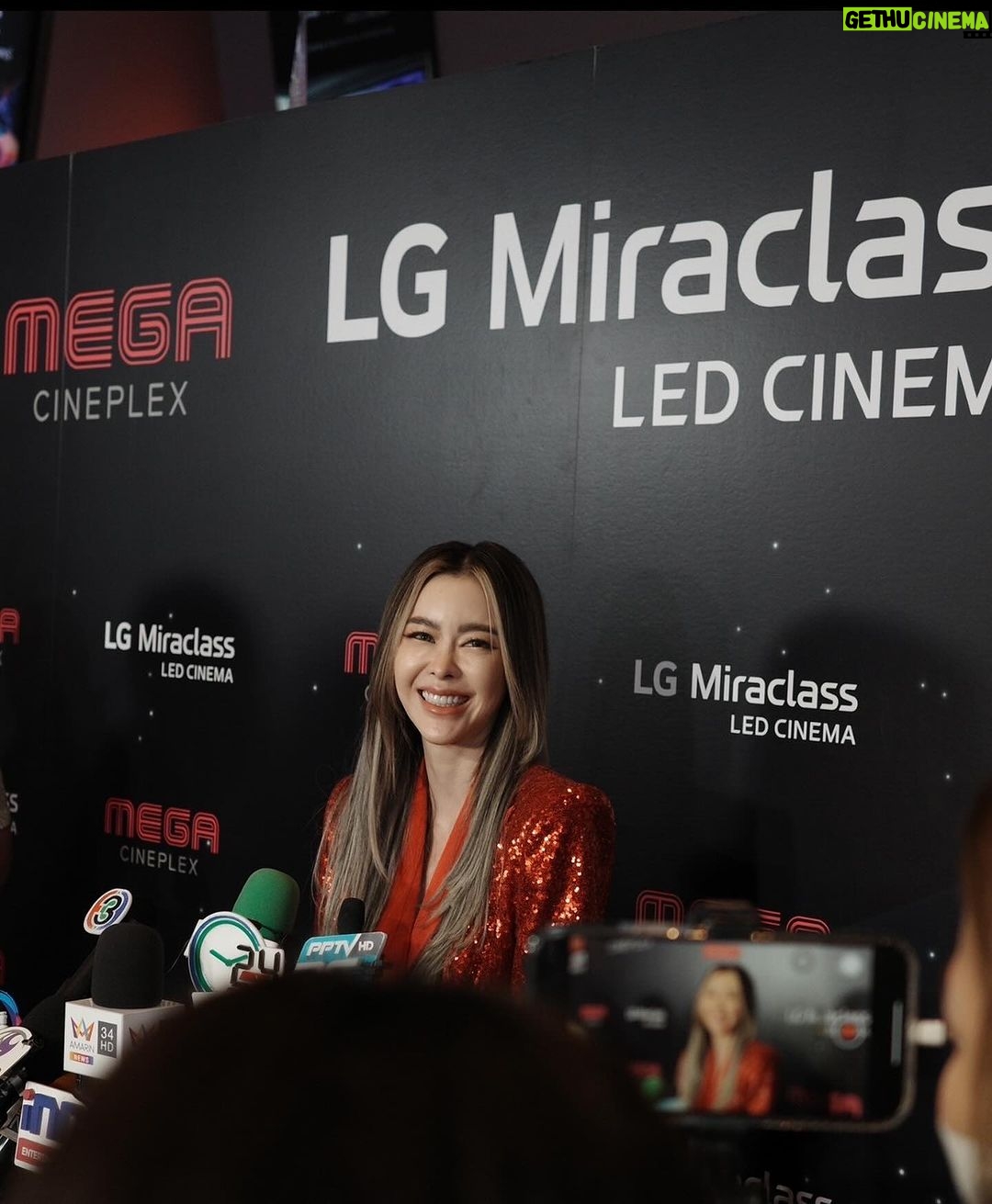 Preechaya Pongthananikorn Instagram - Thank you for making me ALIVE again and Living again (Z🩵Z) ขอบคุณที่กอดไอซ์นะคะ 🙏🏻 #LGxMAJOR #เมกาบางนา #MEGACineplex #LGMiraclass #LEDCinema #โรงหนังLEDใหญ่สุด #เมกาบางนา #MEGACineplex Mega Bangna