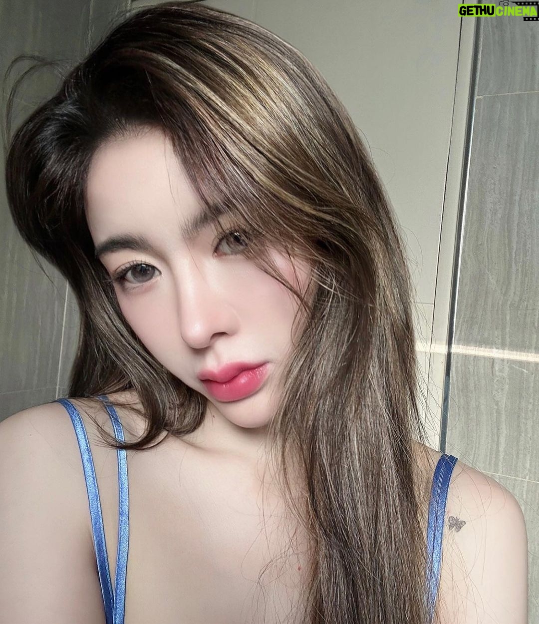 Preechaya Pongthananikorn Instagram - ไอ้เรามันก็แก่แล้วซะด้วยสิ แถมดัน Super shy ด้วย😅 Bangkok, Thailand