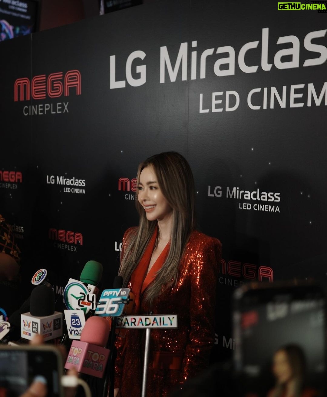 Preechaya Pongthananikorn Instagram - Thank you for making me ALIVE again and Living again (Z🩵Z) ขอบคุณที่กอดไอซ์นะคะ 🙏🏻 #LGxMAJOR #เมกาบางนา #MEGACineplex #LGMiraclass #LEDCinema #โรงหนังLEDใหญ่สุด #เมกาบางนา #MEGACineplex Mega Bangna