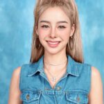 Preechaya Pongthananikorn Instagram - Yearbook ของฉันนั้นนน.......พึ่งได้เล่นกะเค้า #yearbook #สายฝอ ☺️🤣 วัยรุ่น เมกา