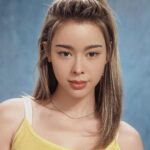 Preechaya Pongthananikorn Instagram - Yearbook ของฉันนั้นนน.......พึ่งได้เล่นกะเค้า #yearbook #สายฝอ ☺️🤣 วัยรุ่น เมกา