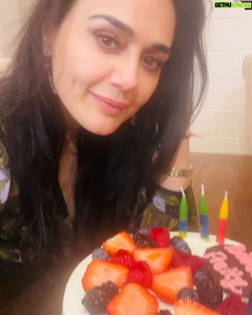 Preity Zinta Instagram - Thank you to everyone for all the love & for the wonderful wishes. I love you all. Wish you loads of love & light always🙏❤️🎉💕 #Thankyou #Gratitude #Ting