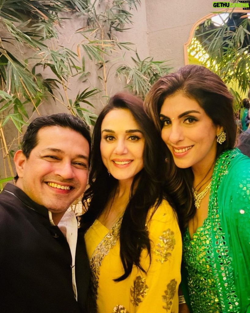 Preity Zinta Instagram - Congratulations to my darling @woodhamalistair & @jaya_hirani as you embark on a new journey as life partners. Wish you both loads of love, happiness and togetherness always 😍😍 #Newlymarried #Congratulations #ting