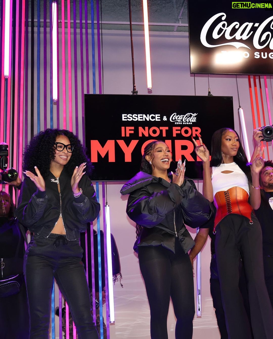 Pretty Vee Instagram - Don’t Negotiate Your GREATNESS ✨🖤 Thank You @essence @essencegu_ For Having Us! “If Not For My Girls” Live Convo Was Much Needed & The Turn Out Was So Amazing! Presented By @cocacola Thx!🤍 @bia & @munilong You Guys Are Truly Amazing, Keep Going & God Bless You Guys 🖤 Jesus I Thank YOU❤️ P.S I Believe In You, If Nobody Else DON’T✨ - Team 👇🏽 Hairstylist: @billions_pink Hair: @billions_pink Install: @marshalasemonehair MUA: @picaasso Fit: @diesel Muah💋