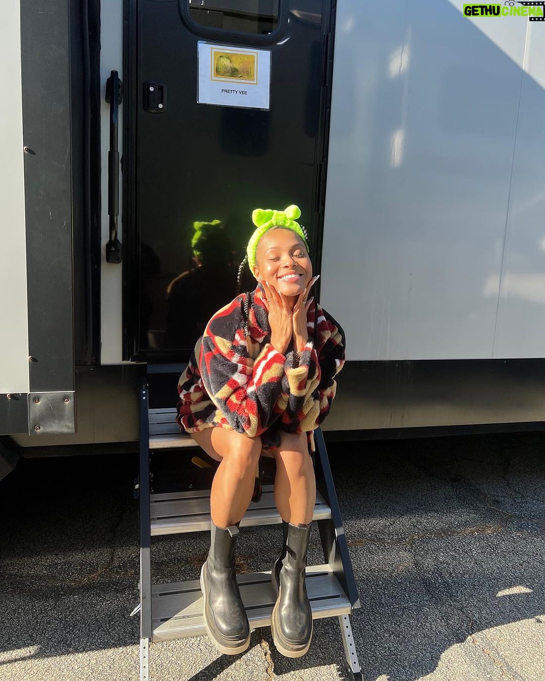 Pretty Vee Instagram - I’m Already In 2024! 🎥🤩 New Show Alrert🎬 God I Thank You For Being So Faithful! Thank You For Always Showing Your Hand!✨ I Will Continue To Give You The Praise! P.S To All My Creators Out There JUST POST Someone Out There Is Looking At Your Work & Believes In You! Keep Going🤞🏽 PrettyVee 💋 Stay Tuned✨