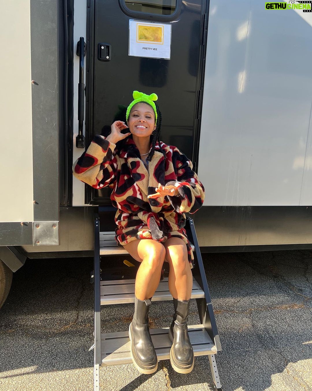 Pretty Vee Instagram - I’m Already In 2024! 🎥🤩 New Show Alrert🎬 God I Thank You For Being So Faithful! Thank You For Always Showing Your Hand!✨ I Will Continue To Give You The Praise! P.S To All My Creators Out There JUST POST Someone Out There Is Looking At Your Work & Believes In You! Keep Going🤞🏽 PrettyVee 💋 Stay Tuned✨