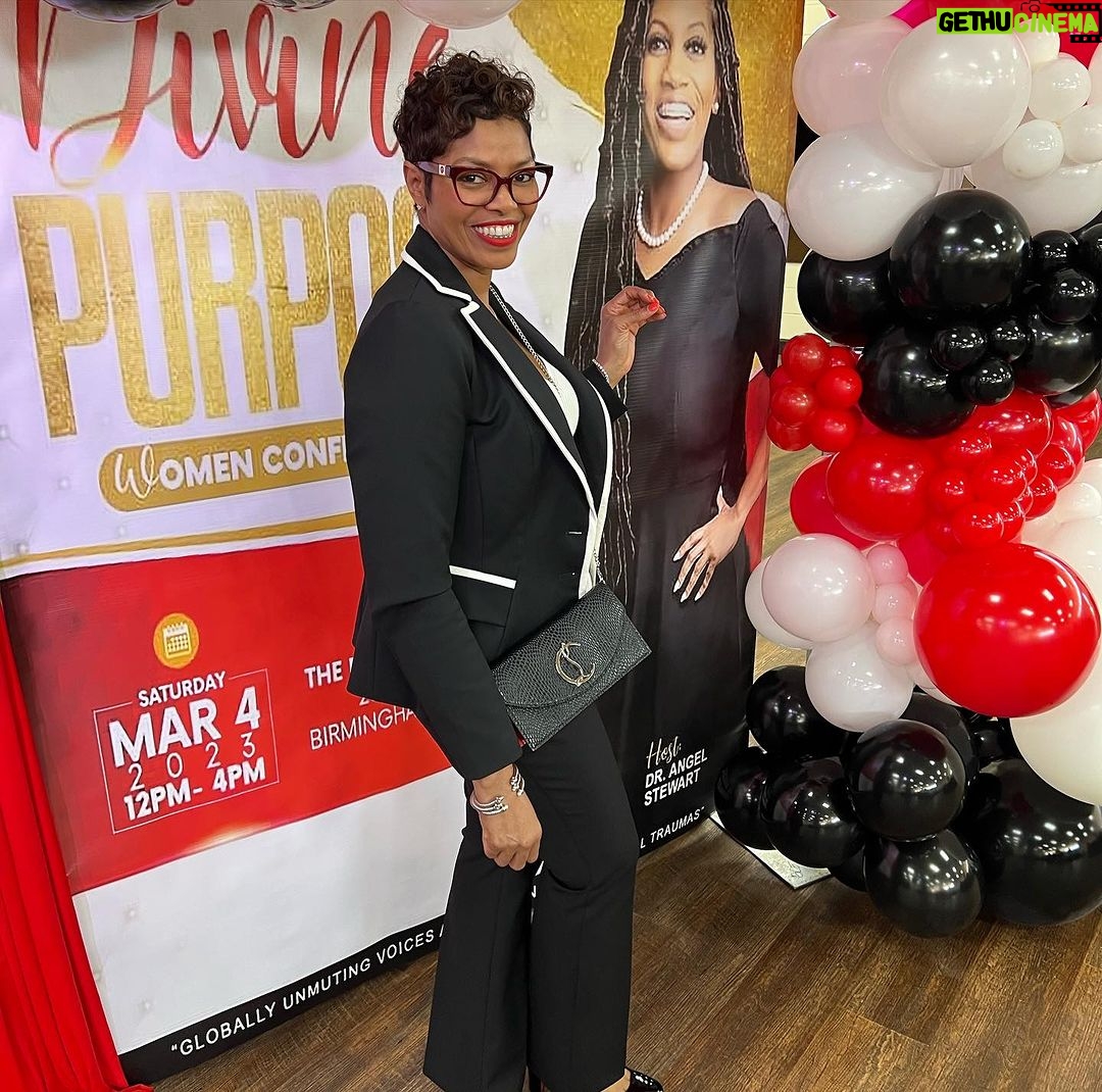 Pretty Vee Instagram - The original COMEDIAN: One thing about me I donβt play about this lady at all which is my mommy @itspastor_g π€π€π½ Mommy Happy Birthday I love you so much, you mean so much to me!ππ Your strength, Your heart, Your prayers, Your unconditional love will never go unnoticed! β¨ππ½ I will continue to make you proud! β¨ I overly love you mommy @itspastor_g Happy Birthday My Heartβ¨πππ Enjoy your beautiful day π
