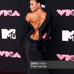 Pretty Vee Instagram - Ain’t Shit FUNNY!🖤✨ - Thank You @vmas For Having Me. Last night Was Epic🖤 - Team, I Love You & Thank You! You Guys Are Incredible 🖤 Hairstylist: @billions_pink MUA: @picaasso Stylist: @olvrbrwn & @sankaraxt Assistant Stylist: @magnificent_misfit Earrings @schiaparelli Dress: @quine_li_ Rings @davidyurman Heels: @maisonalaia