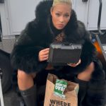 Pretty Vee Instagram - MOOD: Single For The Holidays 🍗🎄 - I Hate Wings (LP) Na 😂 - I’m Getting Off Work Early! 💃🏽 - I’m HURT😳 - UNBLOCK ME 😫 Who Single For The Holidays 🎄🎅💔🍗 😂🫣🤬🫵🏽 South Beach, Miami