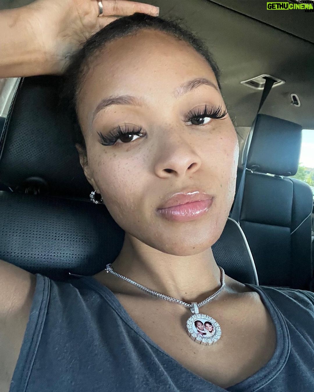 Pretty Vee Instagram - New Month So I Got Something To Say😍 Don’t Give Up! Change Your Mind-Set! Keep Going! Keep Praying! Peace Will Go Before! Stop Being Fearful! Be The Best Version Of You! & Stop Telling Your Friends Yo DREAMS, They Been Praying Against YOU✨🤞🏽 -PrettyVee 💋 Los Angeles, California