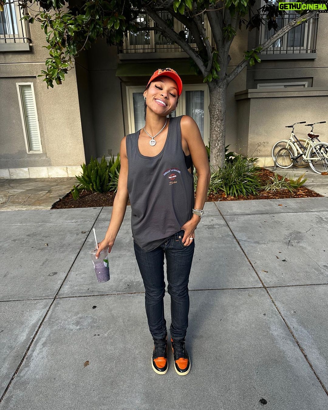 Pretty Vee Instagram - New Month So I Got Something To Say😍 Don’t Give Up! Change Your Mind-Set! Keep Going! Keep Praying! Peace Will Go Before! Stop Being Fearful! Be The Best Version Of You! & Stop Telling Your Friends Yo DREAMS, They Been Praying Against YOU✨🤞🏽 -PrettyVee 💋 Los Angeles, California