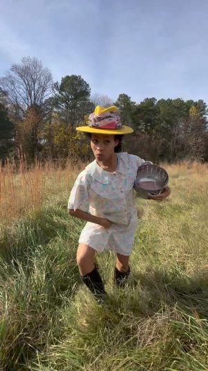 Pretty Vee Instagram - MOOD: Dem Turkey Legs Cooking 🍁🦃

- A Family That Eat Together,Stays Together 🍽️

- Happy Thanksgiving From Mines To Yours 🍁😅

- This Is So Funny To Me… Like Why 😂😂😂😂

Tag A Hungry Cousin
👢😂🍁🦃
😱🐎👊🏽🍽️