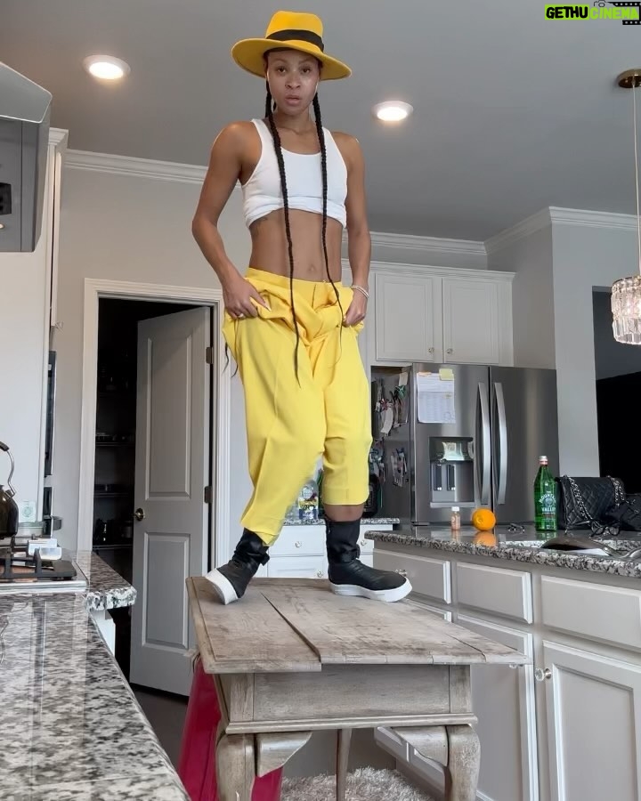 Pretty Vee Instagram - MOOD: STRIKE OVA HOESππ½π
π₯ - Woody Got Another Alignment π³ - Woody Stable π€© - I Need To Be In Someone Video Dancing At This Point π Tag Yo Friend ππ½ππ½ππ½ππ½ ππ
π₯β¨