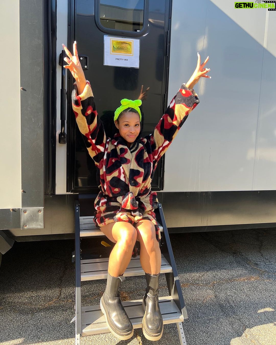 Pretty Vee Instagram - I’m Already In 2024! 🎥🤩 New Show Alrert🎬 God I Thank You For Being So Faithful! Thank You For Always Showing Your Hand!✨ I Will Continue To Give You The Praise! P.S To All My Creators Out There JUST POST Someone Out There Is Looking At Your Work & Believes In You! Keep Going🤞🏽 PrettyVee 💋 Stay Tuned✨