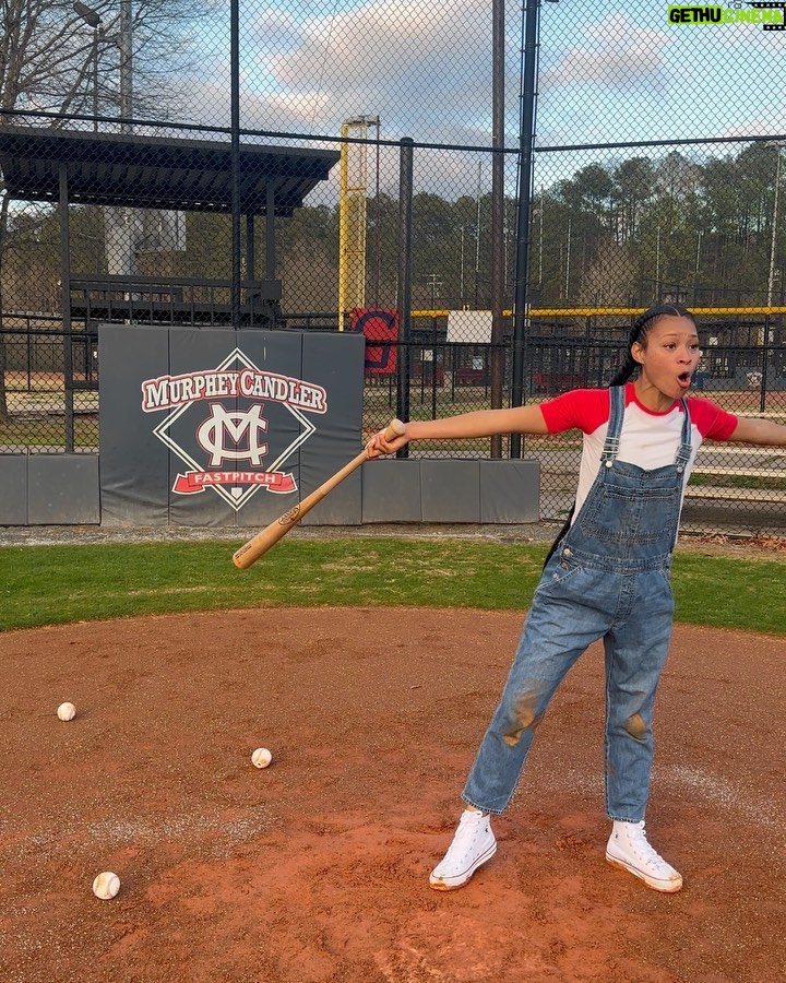 Pretty Vee Instagram - MOOD: I Just Wanna Play BASEBALL!⚾️😩 - National Negro league Pick 1, 2, 3, 4, 5, 6✊🏽 -I Wanna Be The Next Female Jackie Robinson🧔🏾‍♂️ - Recruit Me Or Leave PLEASE🤬 - I Don’t Wanna Go Back To Daddy’s FARM🐄🐴 -P.S. I’m So Talented 🤩 Tag A Friend 👢🐴🤬🍃 😱🤣👊🏽⚾️