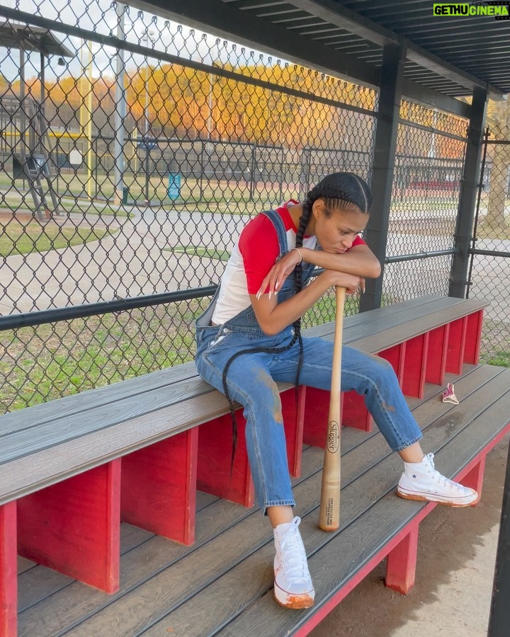Pretty Vee Instagram - MOOD: I Just Wanna Play BASEBALL!⚾️😩 - National Negro league Pick 1, 2, 3, 4, 5, 6✊🏽 -I Wanna Be The Next Female Jackie Robinson🧔🏾♂️ - Recruit Me Or Leave PLEASE🤬 - I Don’t Wanna Go Back To Daddy’s FARM🐄🐴 -P.S. I’m So Talented 🤩 Tag A Friend 👢🐴🤬🍃 😱🤣👊🏽⚾️