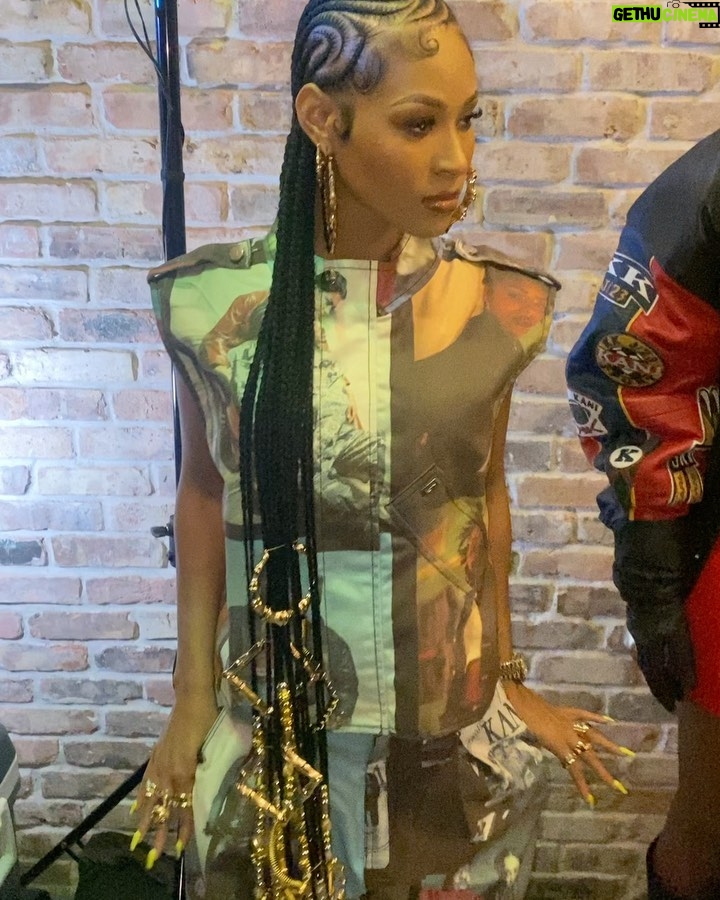 Pretty Vee Instagram - MOOD: Wow, Iโm speechless! Opening and closing for @karlkani at Miami Fashion Week was a surreal experience. Weโve officially made fashion history with the first-ever streetwear showcase here, and Iโm so thrilled to have been a part of it! ๐๐ - @karlkani Thank You For Trusting Me I Love You So Much! You Are So Iconic ๐โจ - @miamifashionweek Thank You ๐คโจ - Iโm So Grateful & Blessed To Put On For The Culture!. This Moment Right Here Is For HIP-HOP๐ฅนโจ - I kilt It & The LOOK GOOD! ๐ฅ -Thank You To Everyone Who Came Out To Support Me โจ - PrettyVee ๐ MUA: @picaasso Fit: @karlkani Hairstylist: @styledbyyaz_ Accessories: @karlkani ๐ฅ: @terrence.day1