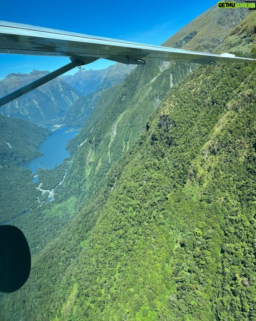 Prin Suparat Instagram - Wow life #airmilford @airmilford @landmark_0fficial Milford Sound, Fiordland