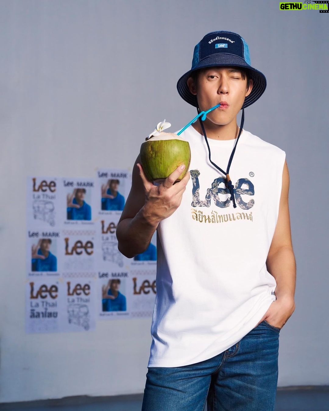 Prin Suparat Instagram - ใหม่! Lee Thai Collection กลับมาโชว์เอกลักษณ์ของความเป็นไทย ในครั้งนี้ Lee ได้ผสานวัฒนธรรม และไอค่อนไทยต่างๆถ่ายทอดลงบนโลโก้และเสื้อผ้า Lee ได้อย่างลงตัว 🐘🇹🇭 มาชอป Lee Thai Collection ใหม่ล่าสุดได้แล้ววันนี้ที่ Lee ทุกสาขา หรือช่องทางออนไลน์นะครับ #Leejeansth #LeeThailand #LeexMarkPrin #LeeStandTall #LeeThaiCollection