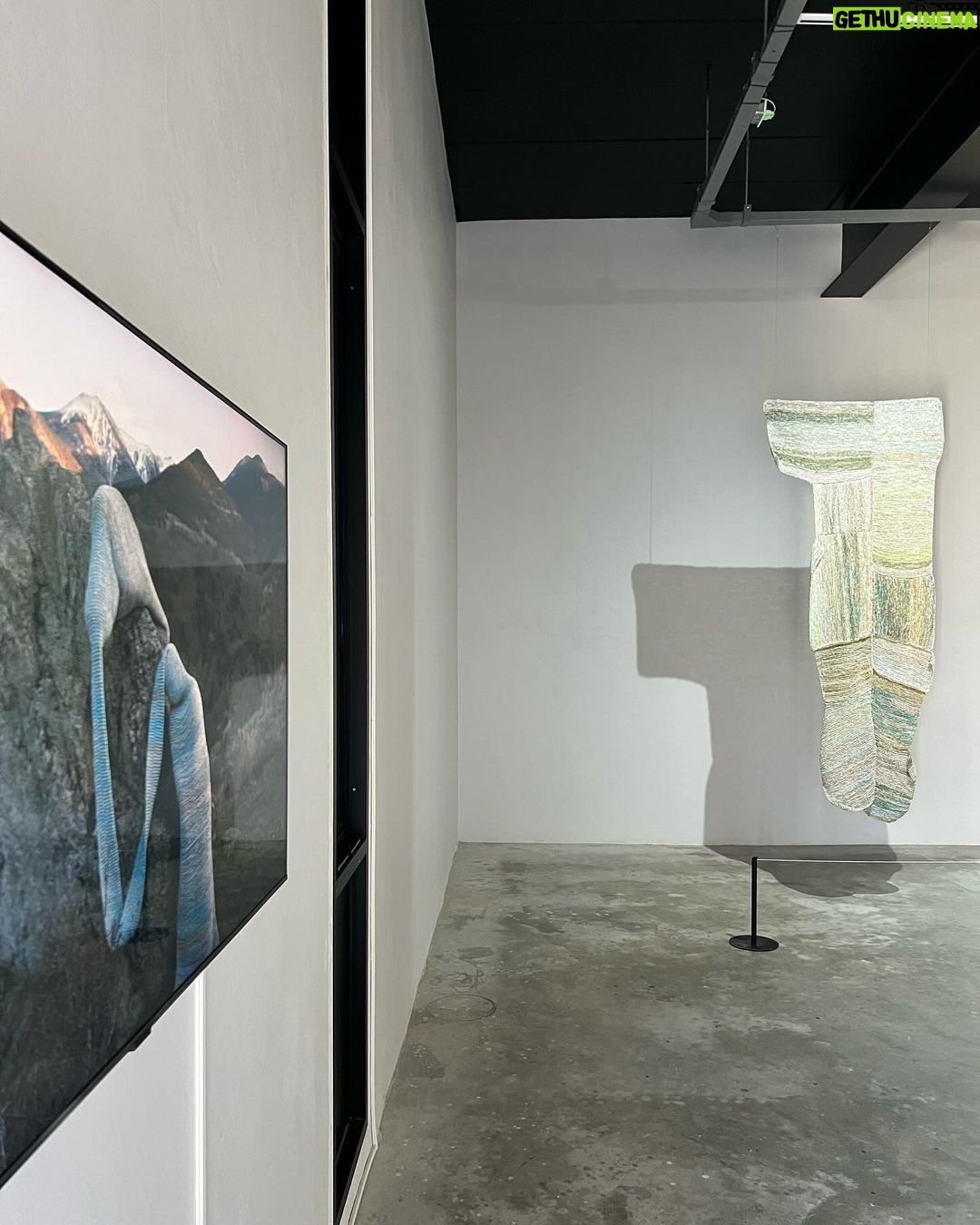 Prin Suparat Instagram - งาน Biennale ที่หอศิลป์ร่วมสมัย เชียงราย มีเวลาไปดูกันนะครับ เชื่อว่าจะได้อะไรกลับมาบ้างหลังจากดูเสร็จ😉 @thailand_biennale หอศิลป์ร่วมสมัยเมืองเชียงราย : Chiangrai international art museum CIAM