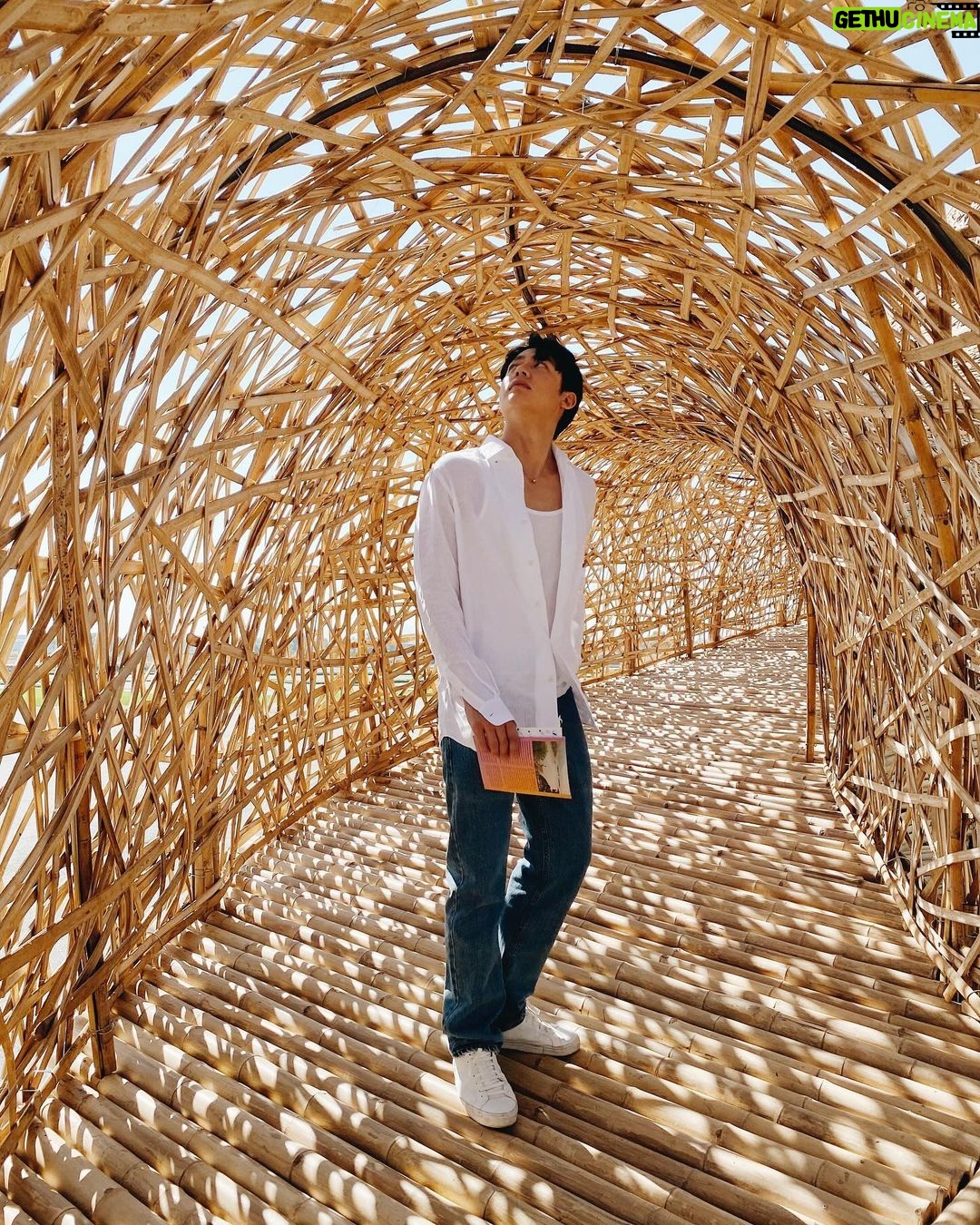 Prin Suparat Instagram - งาน Biennale ที่หอศิลป์ร่วมสมัย เชียงราย มีเวลาไปดูกันนะครับ เชื่อว่าจะได้อะไรกลับมาบ้างหลังจากดูเสร็จ😉 @thailand_biennale หอศิลป์ร่วมสมัยเมืองเชียงราย : Chiangrai international art museum CIAM