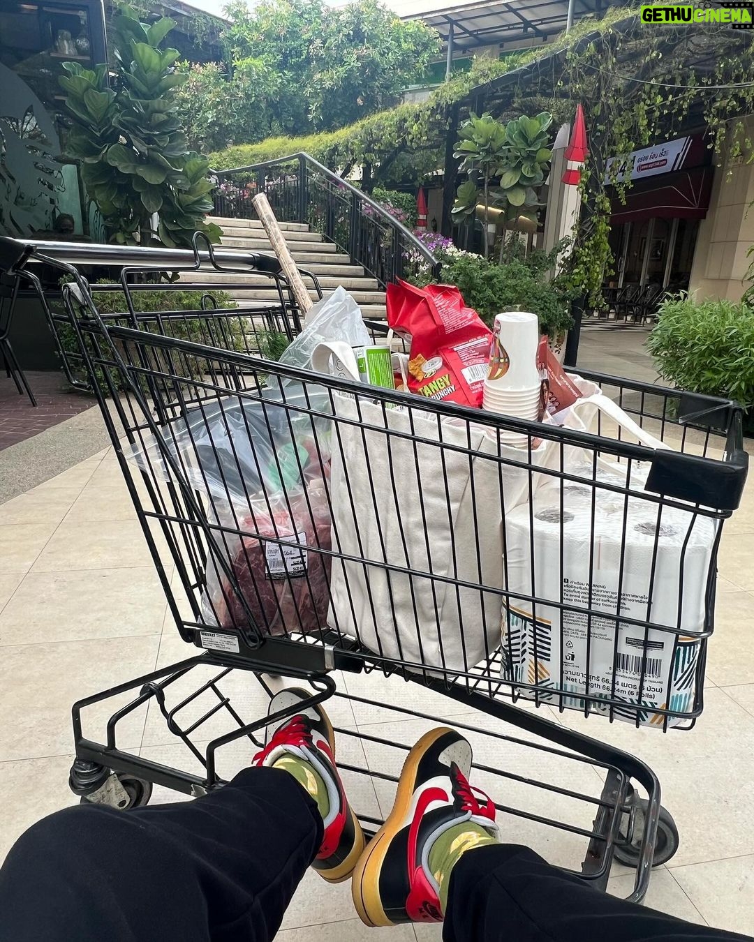 Prin Suparat Instagram - แนะนำหน่อย เย็นนี้ทำอะไรกินดีครับ 😋🥦🌶️🥩🥒🍗