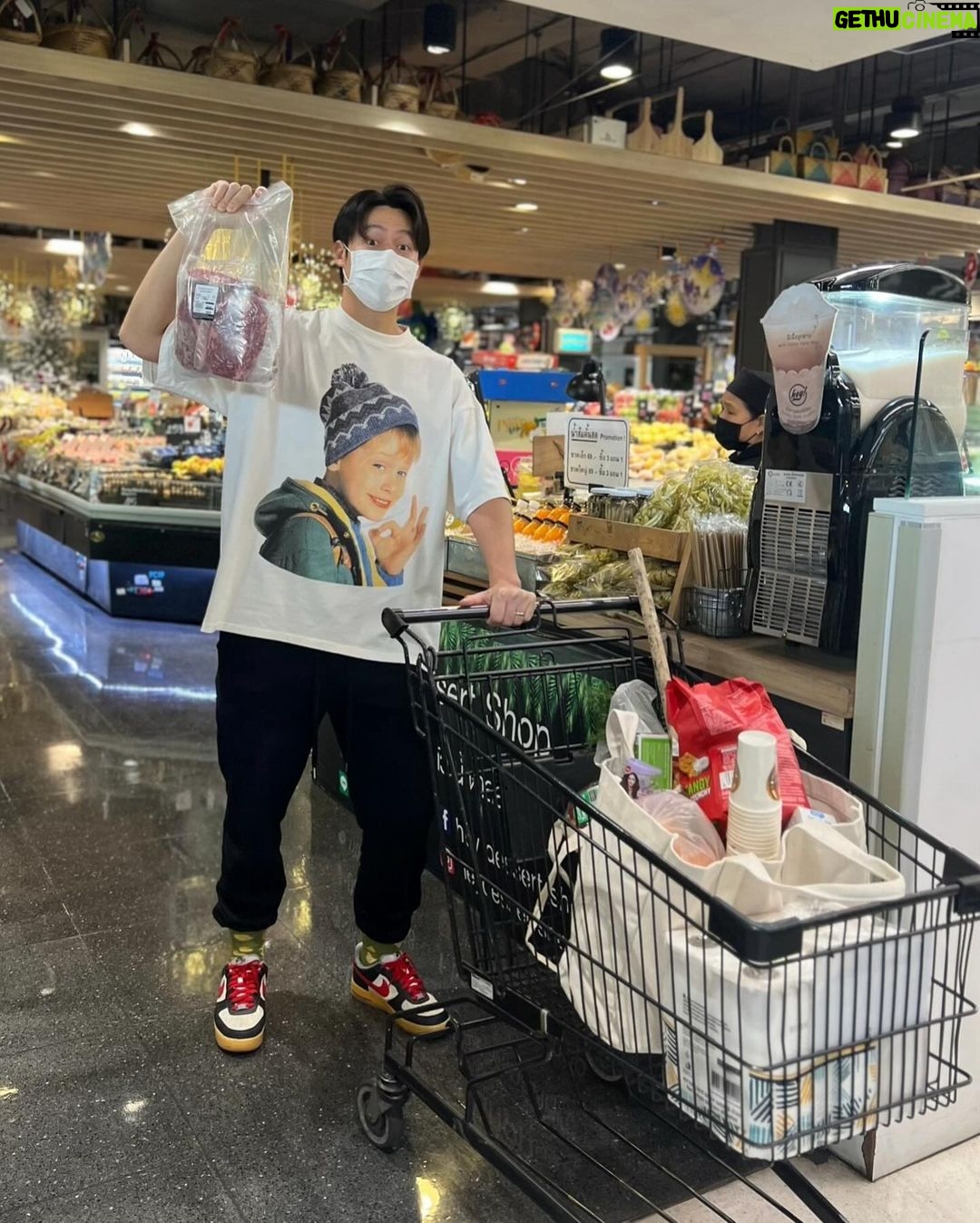 Prin Suparat Instagram - แนะนำหน่อย เย็นนี้ทำอะไรกินดีครับ 😋🥦🌶️🥩🥒🍗