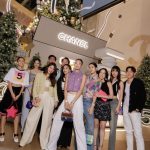 Prin Suparat Instagram - CHANEL Wonderland Christmas Tree At Quartier Parc M Fl., The EmQuartier Until 5 Jan 2024 Lighting Animation Show : 18.00 / 19.00 / 20.00 / 21.00 #CHANELHoliday #CHANELWonderland @chanel.beauty Emquartier - เอ็มควอเทียร์