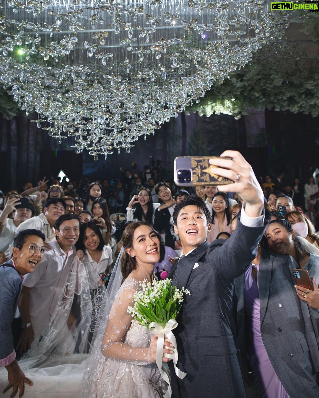 Prin Suparat Instagram - ขอขอบคุณพี่ๆคณะสื่อมวลชนทุกช่องทางที่สละเวลามาร่วมงานของเรานะครับ ขอบคุณที่คอยเชียร์และอยู่ข้างๆกันในทุกๆครั้ง จนเราเติบโตและได้มีกันและกันจนถึงวันนี้ครับ ขอบคุณจากใจจริงๆครับ 🙏🏻😊 #markimthewedding Centara Grand at CentralWorld