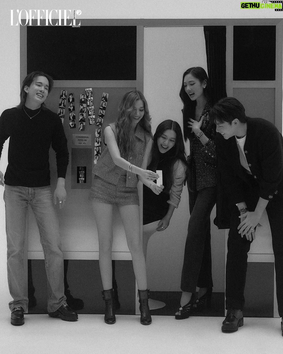 Prin Suparat Instagram - #LOFFICIELPLUS คอนเทนต์สุดเอ็กซ์คลูซีฟสาหรับแพลตฟอร์มออนไลน์ประจําเดือนธันวาคมนี้ พบกับ หมาก ปริญ, มิว นิษฐา, ออกแบบ ชุติมณฑ์, วิโอเลต วอเทียร์ และ เจมส์ ธีรดนย์ ที่จะมาเดิม เต็มความสนุกในช่วงเทศกาลวันหยุดละชวนคุณค้นหาของขวัญในฝันจากผลงานการรังสรรค์เครื่องประดับไฟ จิวเวลรีของ CHANEL ที่มีทั้งรุ่นเบจโกลด์ เยลโลว์โกลด์ และไวท์โกลด์ รวมถึงรุ่นประดับเพชร #CHANELHoliday #GiveWonderGiveCHANEL #CHANELFineJewelry #CocoCrush #NCollection @chanelofficial #LOFFICIELTHAILAND #LOFFICIELJEWELRY