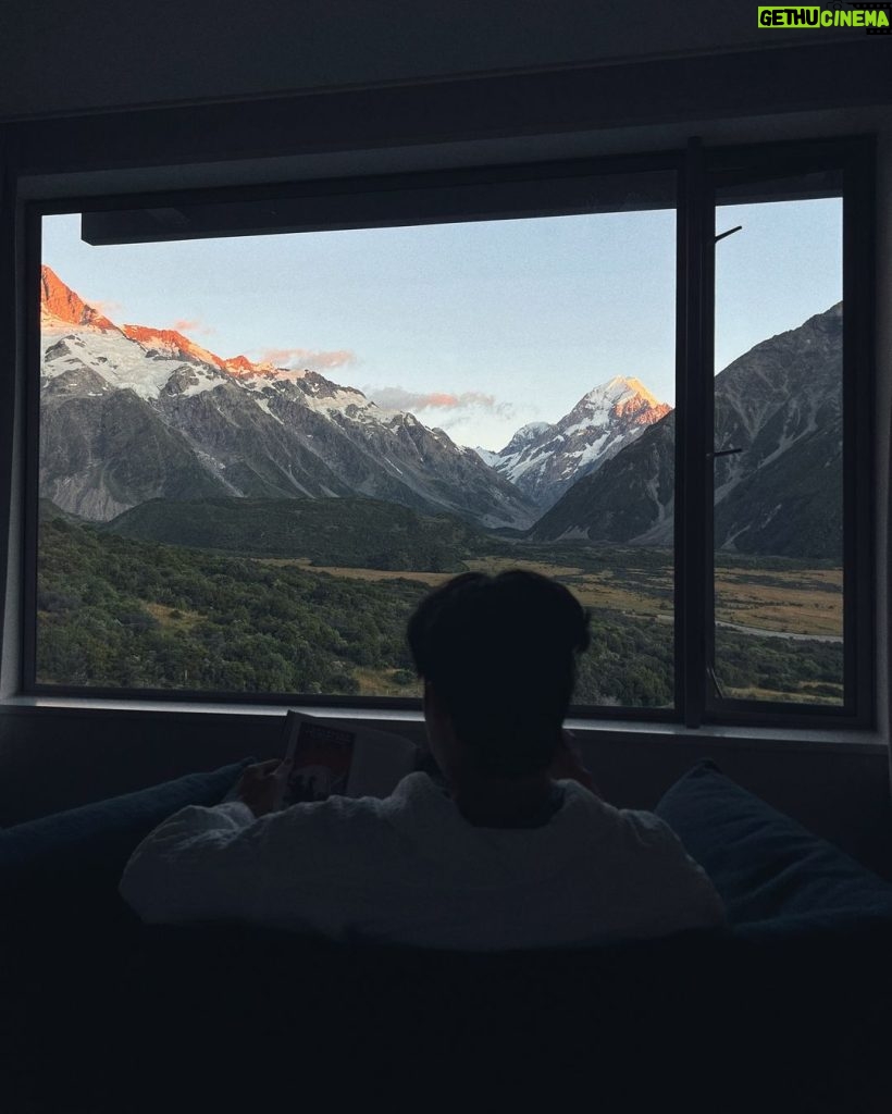Prin Suparat Instagram - ตื่นตี5 มารอเธอ 🏔️ The Hermitage Hotel, Mount Cook Village