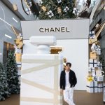 Prin Suparat Instagram - CHANEL Wonderland Christmas Tree At Quartier Parc M Fl., The EmQuartier Until 5 Jan 2024 Lighting Animation Show : 18.00 / 19.00 / 20.00 / 21.00 #CHANELHoliday #CHANELWonderland @chanel.beauty Emquartier - เอ็มควอเทียร์