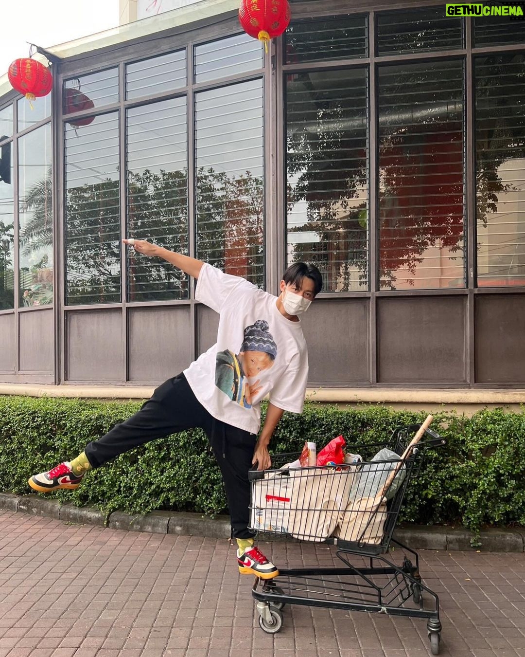 Prin Suparat Instagram - แนะนำหน่อย เย็นนี้ทำอะไรกินดีครับ 😋🥦🌶️🥩🥒🍗