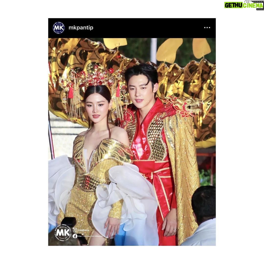 Prin Suparat Instagram - กับงาน Chinese New Year 2024 Grand Celebration ขอให้เป็นปีพญามังกรที่ให้ความสุข ความมั่งคั่ง มั่นคง โชคดี กับทุกท่านนะครับ 🧧🪭 Make up : @jibbierubie Hair : @tungpui69 Emsphere at EM District