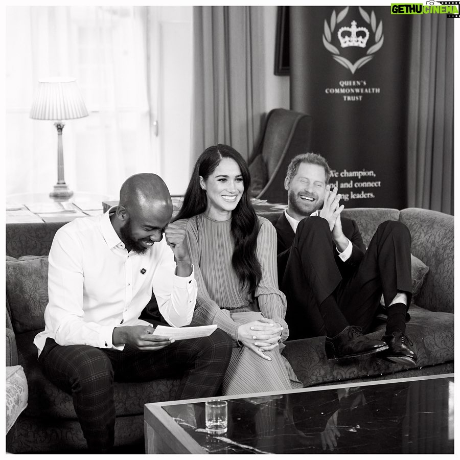 Prince Harry, Duke of Sussex Instagram - Sharing an outtake from filming last week for @Queens_CommonWealth_Trust (QCT) as The Duke and Duchess of Sussex met with young leaders in their roles as President and Vice President. Visit our stories to see the QCT highlights from the discussion with these inspiring individuals and find out more about the amazing work they do at @Queens_Commonwealth_Trust • Photo The Duke and Duchess of Sussex / Chris Allerton / Crossfire for QCT